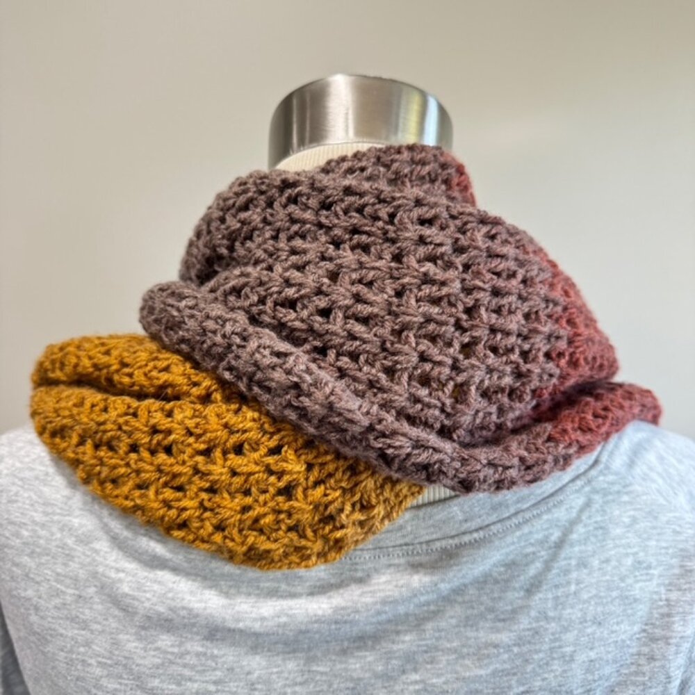 HANDMADE Crochet V-Stitch Infinity Scarf NWT One of a Kind - Picture 3 of 14